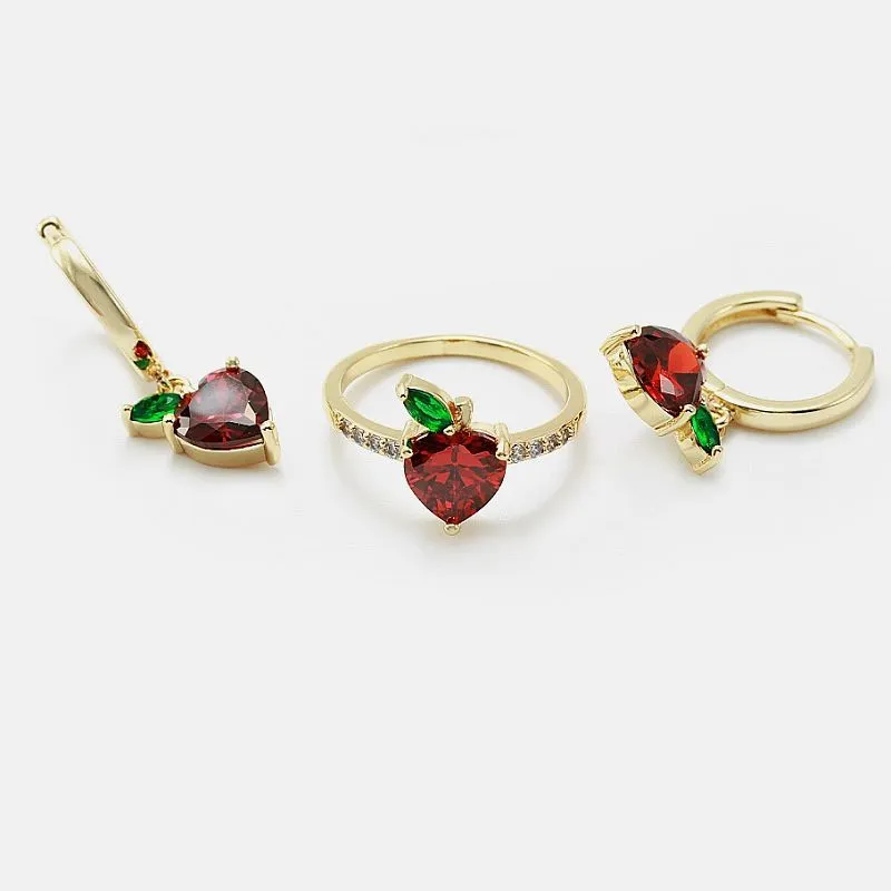 Crveni set nakita u obliku srca